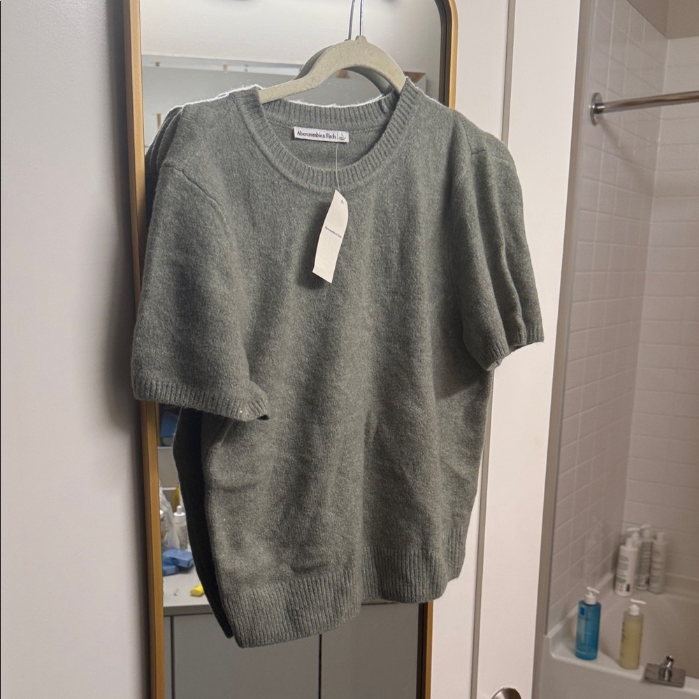 Abercrombie & Fitch Gray Crew Neck Sweater Tee